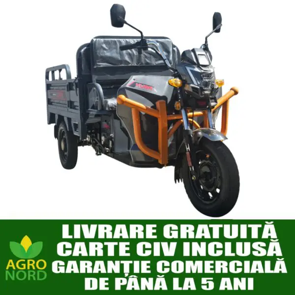 Triciclu electric de marfă KUBA LIGHT CARGO L2e-U, culoare gri antracit, cu benă basculabilă de 385 kg și bare de protecție portocalii, vedere din față.