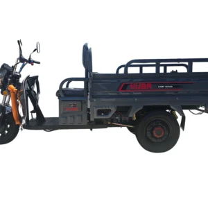 Tricicletă electrică cu benă basculabilă model KUBA LIGHT CARGO, vedere completă din profil lateral.