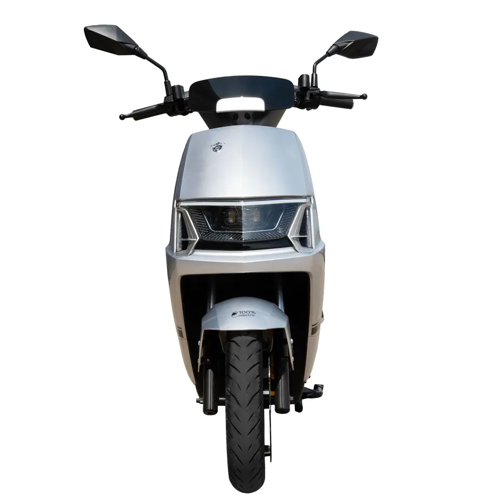 Far LED Samus Modena 45 Partea frontală a scuterului electric Samus Modena 45 cu far LED și design modern