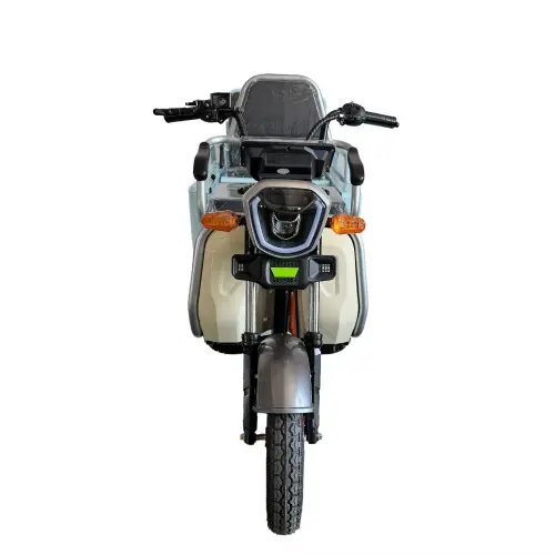 FORTE CARGO 300 PRO-B02 detaliu față Triciclu electric FORTE CARGO 300 PRO-B02 echipat cu display LCD și suspensie ranforsată.