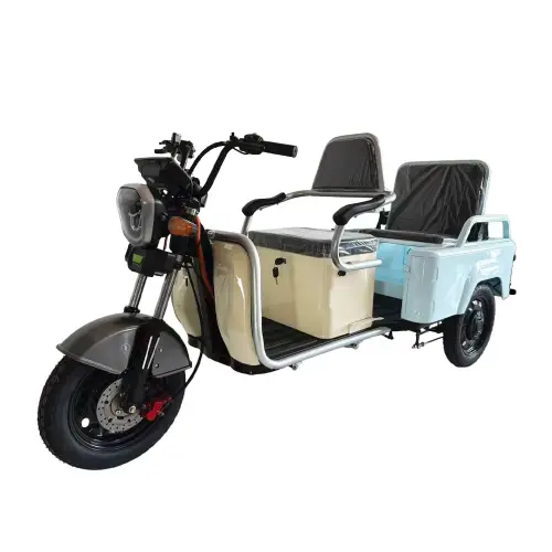 Triciclu electric FORTE CARGO 300 PRO-B02 cu motor de 2200 W și benă utilitară, vedere laterală.